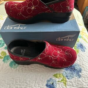 Dansko Red wool Embroidered Floral Clogs